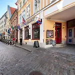 Spacious Luxury Old Town Flat Apartman