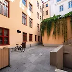 Spacious Luxury Old Town Flat Apartman