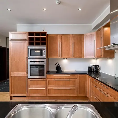 Spacious Luxury Old Town Flat *