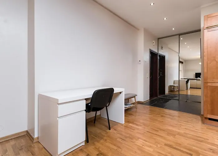 Апартаменты Spacious Luxury Old Town Flat