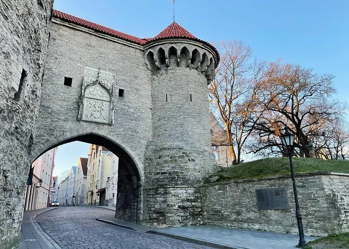 Апартаменты Spacious Luxury Old Town Flat