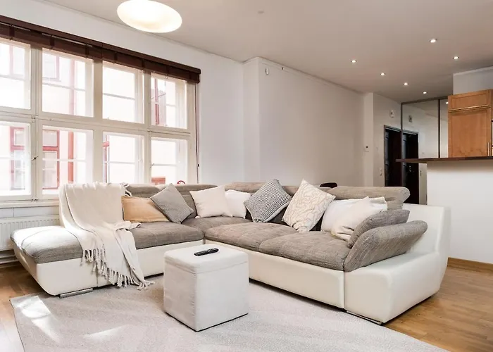 Spacious Luxury Old Town Flat Апартаменты *