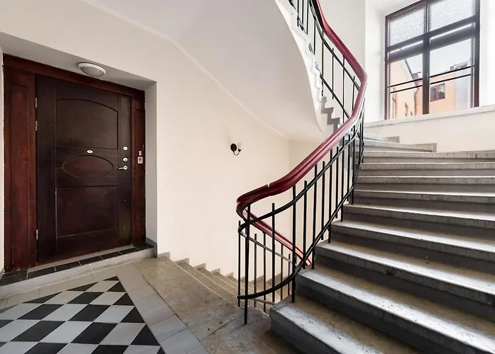 Spacious Luxury Old Town Flat Апартаменты *