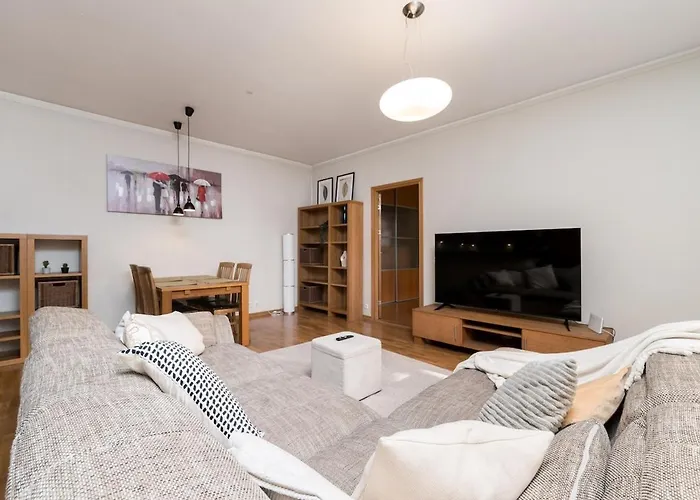 Апартаменты Spacious Luxury Old Town Flat *