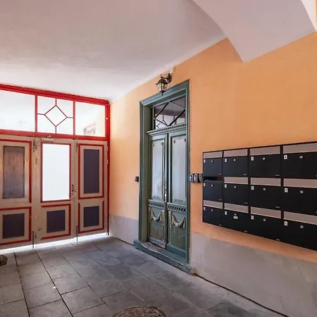 Spacious Luxury Old Town Flat Апартаменты