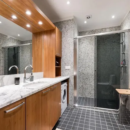 Апартаменты Spacious Luxury Old Town Flat *