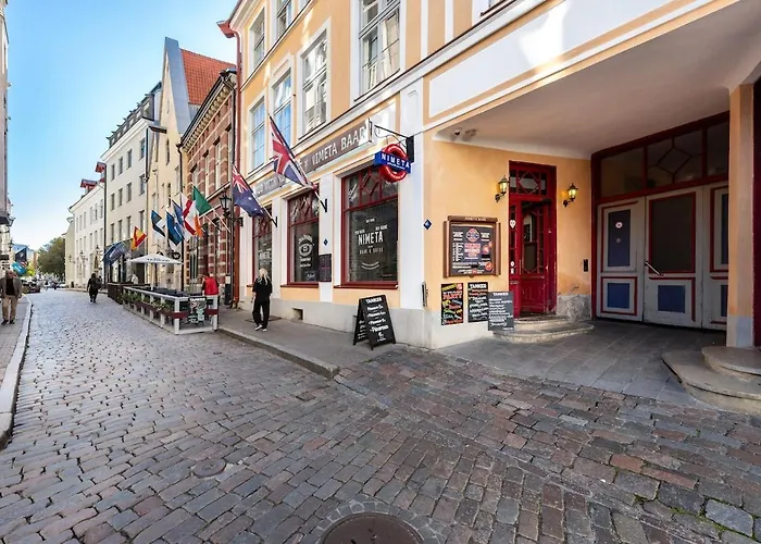 Spacious Luxury Old Town Flat Apartman